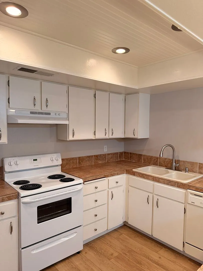 2-tbedroom, 2-bath home in Redding — Photo 1
