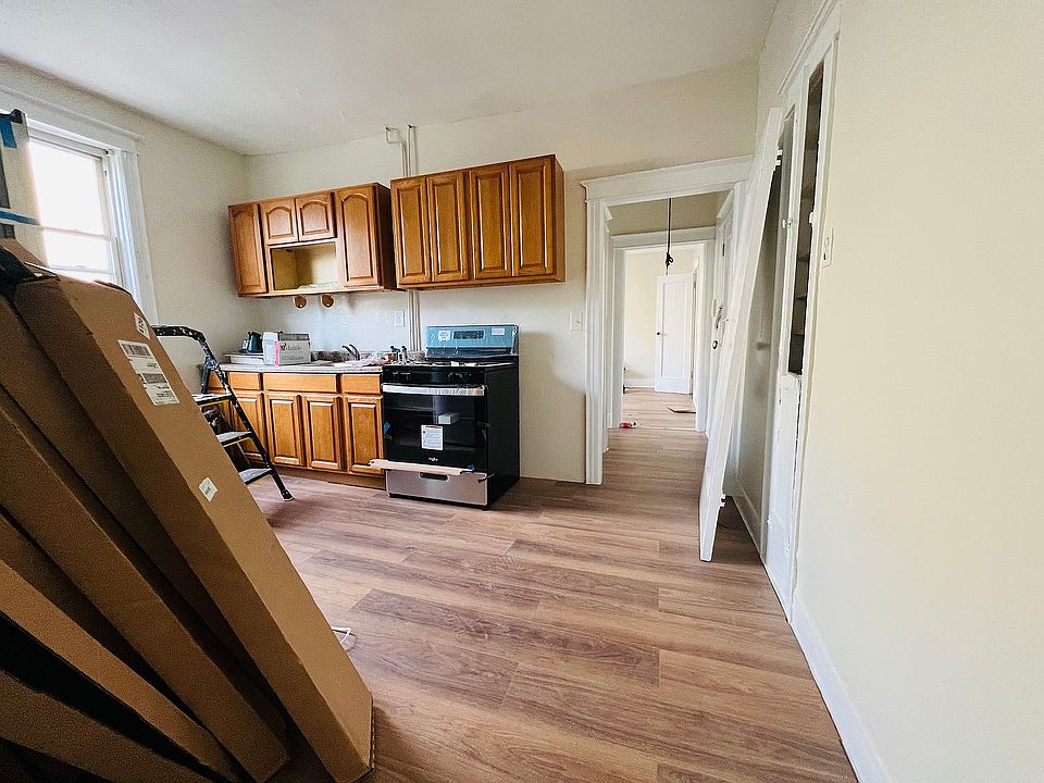 1st image of 105-4 32nd Ave