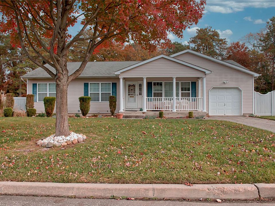 1st image of 20 Chauncey Ln