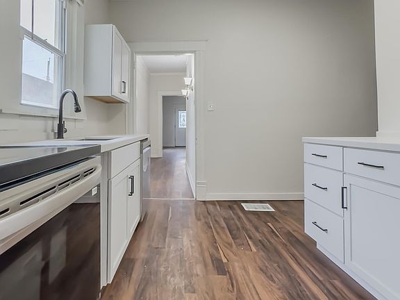 4th image of 2754 Alexandria Ave