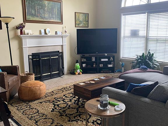 4th image of 705 Woodhaven Pl