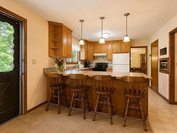 3rd image of 11 Rivendell Drive