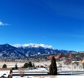 View Garden of Gods & Pikes Peak Rocky Mountains from co