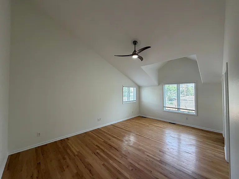 225 S Monroe St — Photo 16