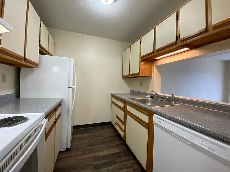 Sunset Ridge Apartments — Photo 38