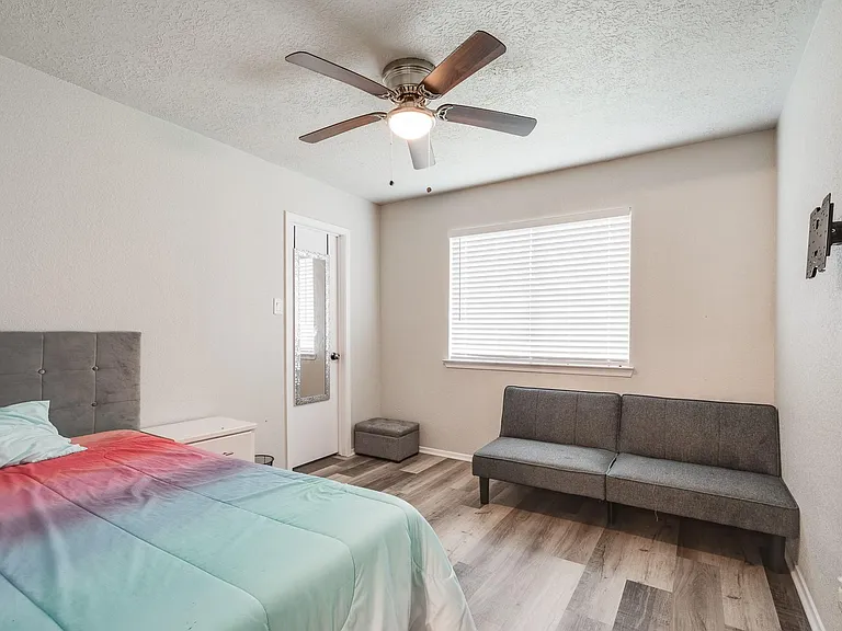 4218 Sequoia St — Photo 17