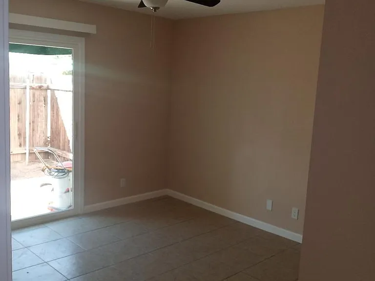 945 E Roma Ave — Photo 16