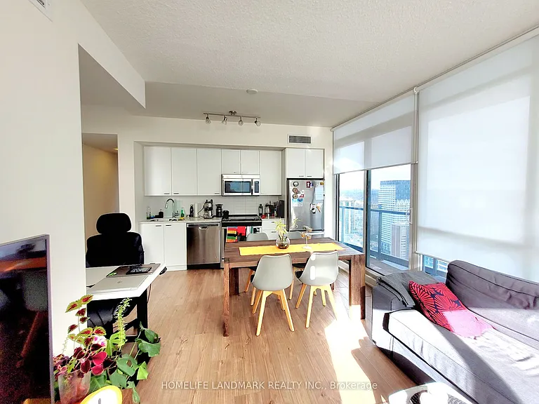 30 Roehampton Ave #3110 — Photo 22