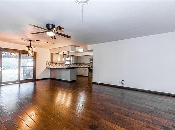 4th image of 1101 N Hill St