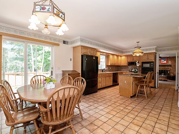 03_194DeerfieldLnN_191_KitchenBreakfastRoom_HiRes.jpg