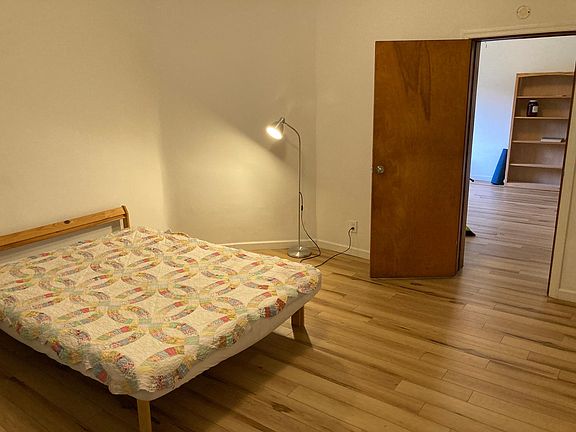 3rd image of 520 N Saint Clair St #1