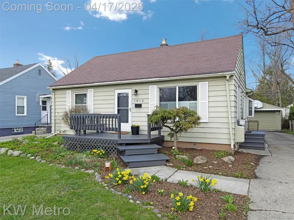 1012 Woodsboro Dr, Royal Oak, MI 48067