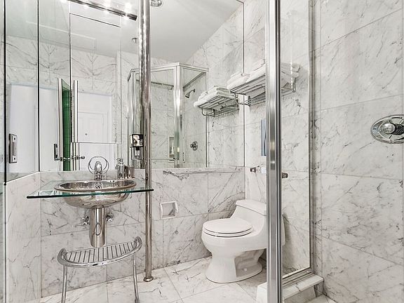 5th image of 37 E 67th St APT 5B
