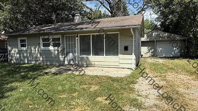 3 bed, 1.0 bath, 900 sqft, $1,250 — Photo 1