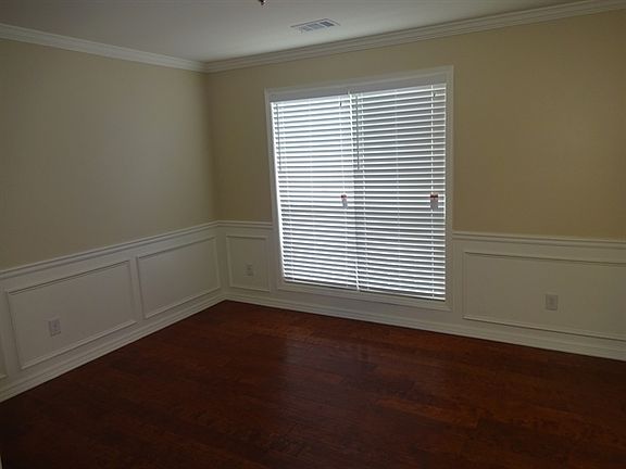 3rd image of 605 Heritage Woods Dr