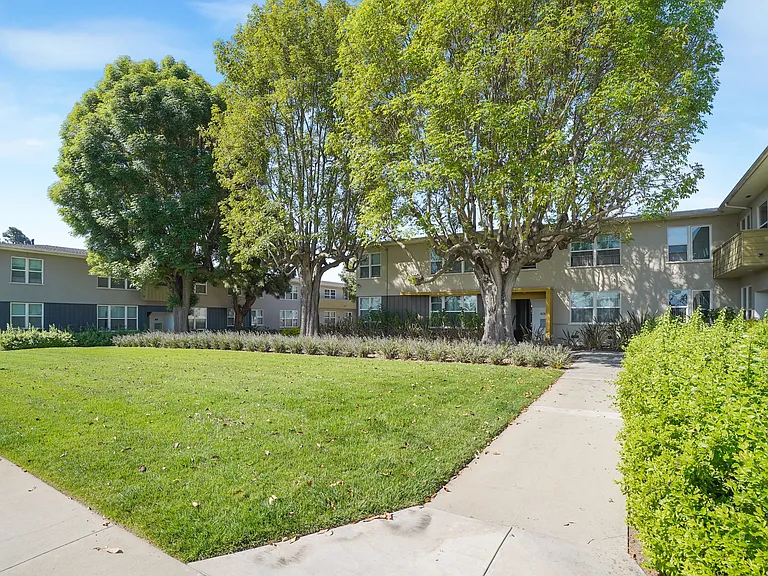 Hollypark Knolls Apartments — Photo 50