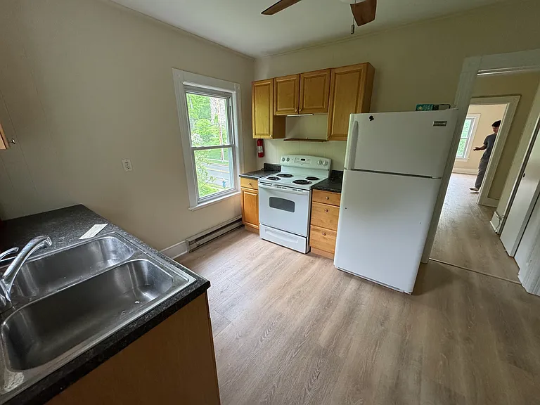 97 Claremont Rd #5 — Photo 4