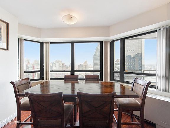 4th image of 240 E 47th St APT 35D