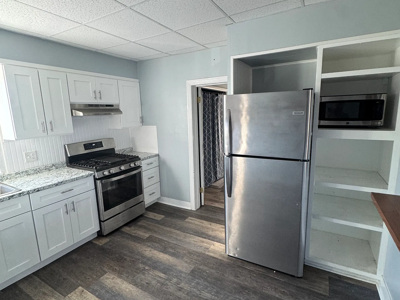2 bed, 1100 sqft, $2,200 — Photo 3