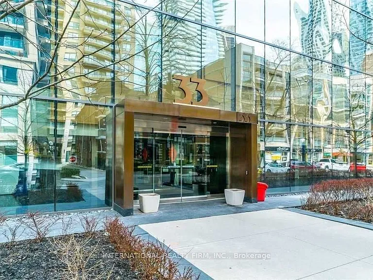 33 Charles St E #901 — Photo 13