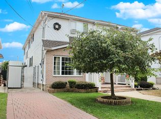 44 Grafe St, Staten Island, NY 10309