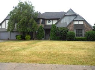 904 Bluffview Dr, Angola, IN 46703