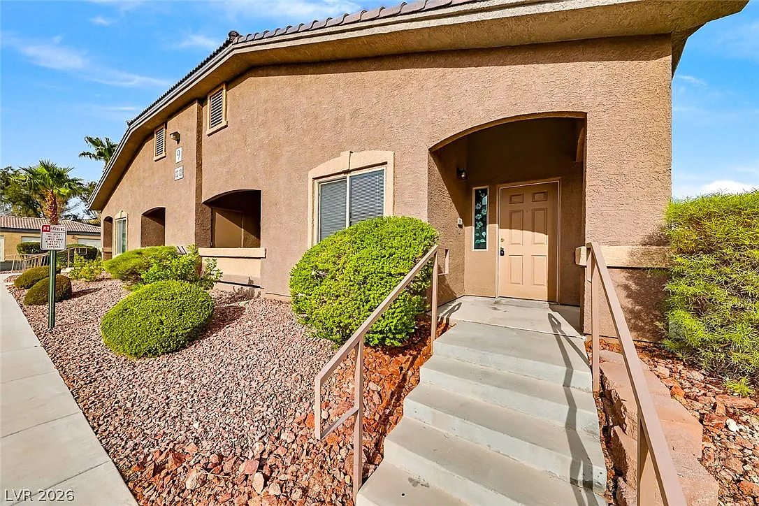 2 bed, 2.0 bath, 1211 sqft, $1,495 — Photo 2