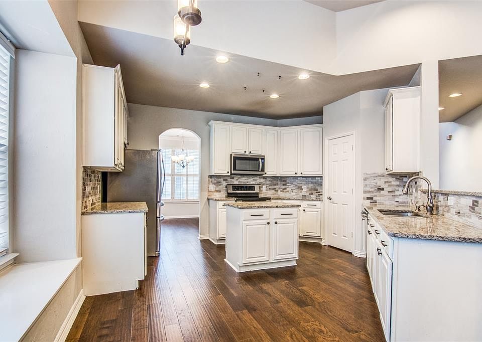 1st image of 2028 Westbury Ln