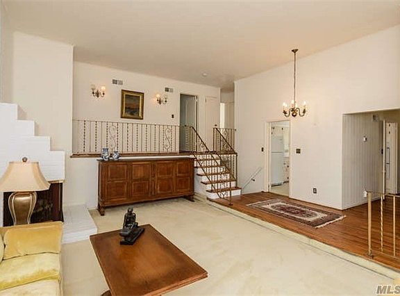 5th image of 9 Old Town Ln