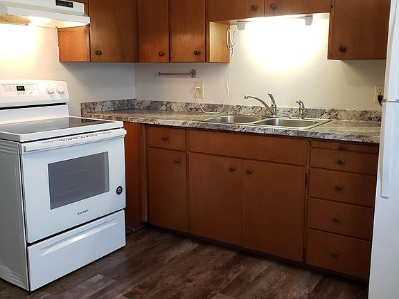 2nd image of 310 E 5th St