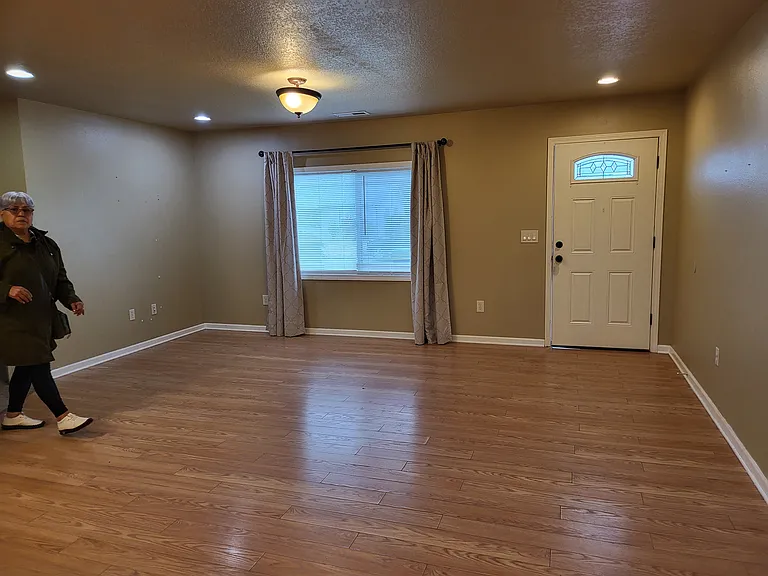 476 Marino Dr N — Photo 2