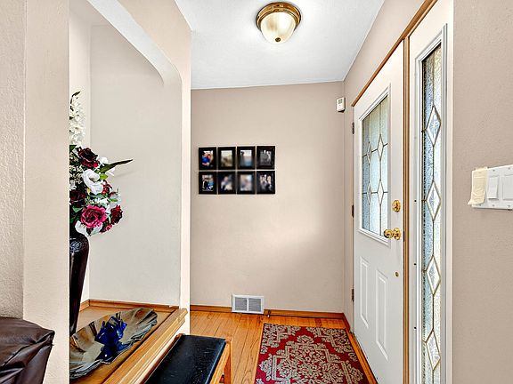 2nd image of 792 Munro St
