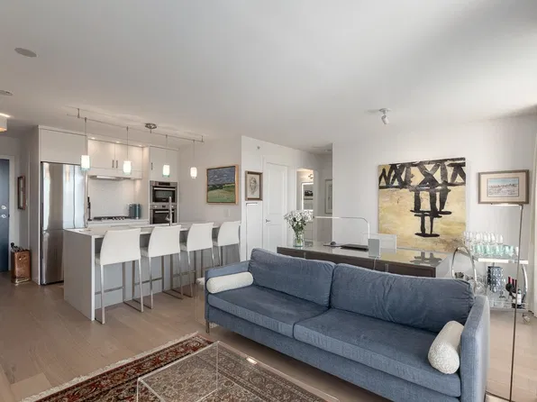 1650 W 7th Ave #804, Vancouver, BC V6J 5N1