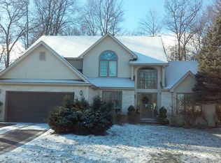 2400 Logwood Ct, Sylvania, OH 43560