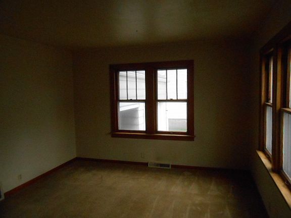 2nd image of 18434 Wentworth Ave