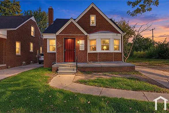 4 bed, 896 sqft, $1,700 — Photo 1