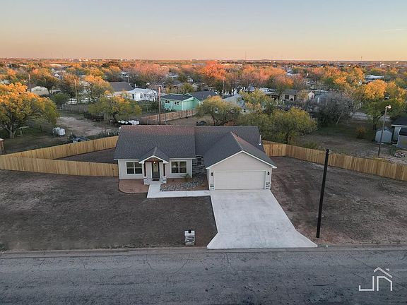 2nd image of 619 W Avenue V