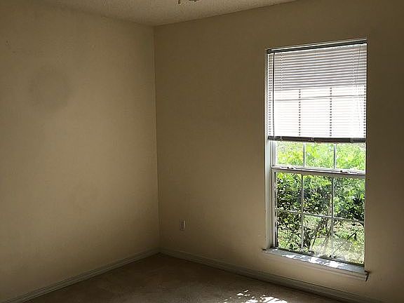4th image of 454 Jillian Dr