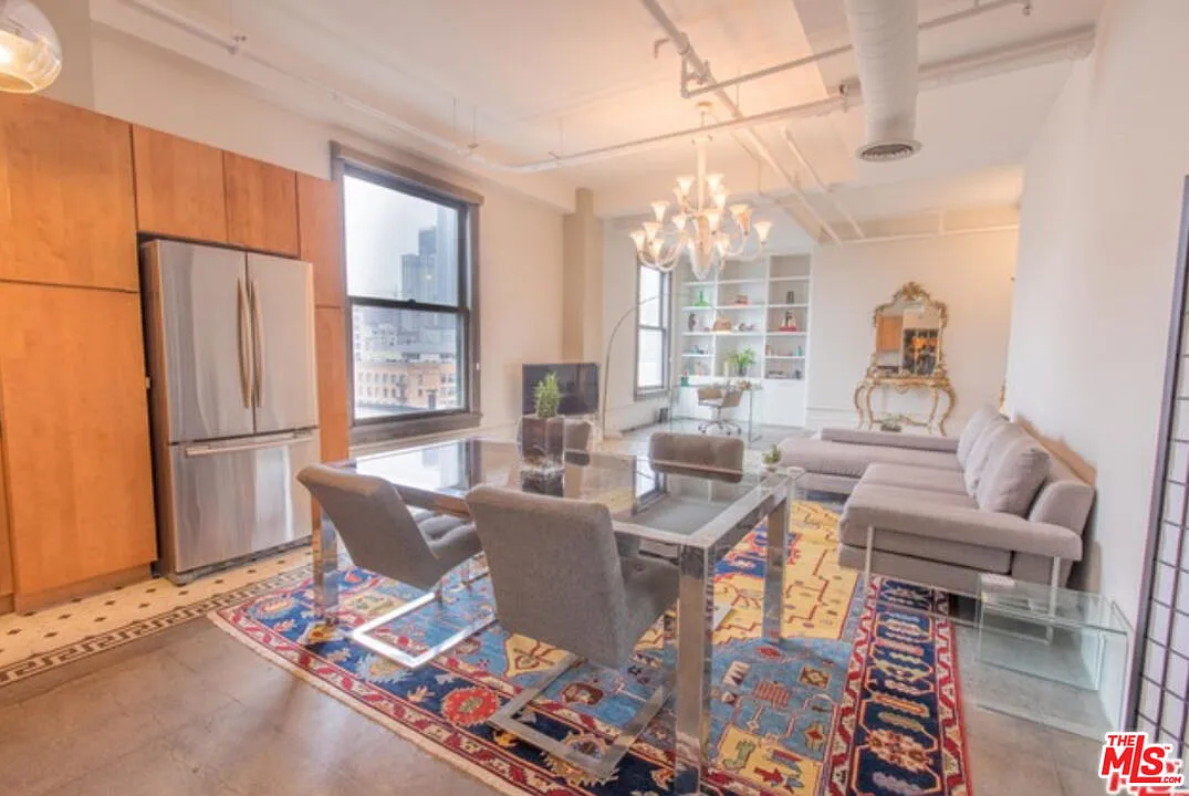 1 bed, 1.0 bath, 910 sqft, $3,250 — Photo 1