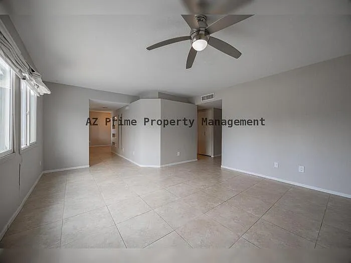 1218 E Carter Dr — Photo 4