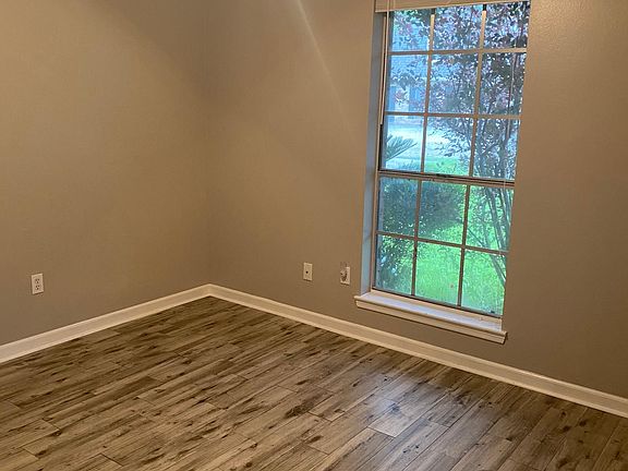 3rd image of 240 Ryder Dr