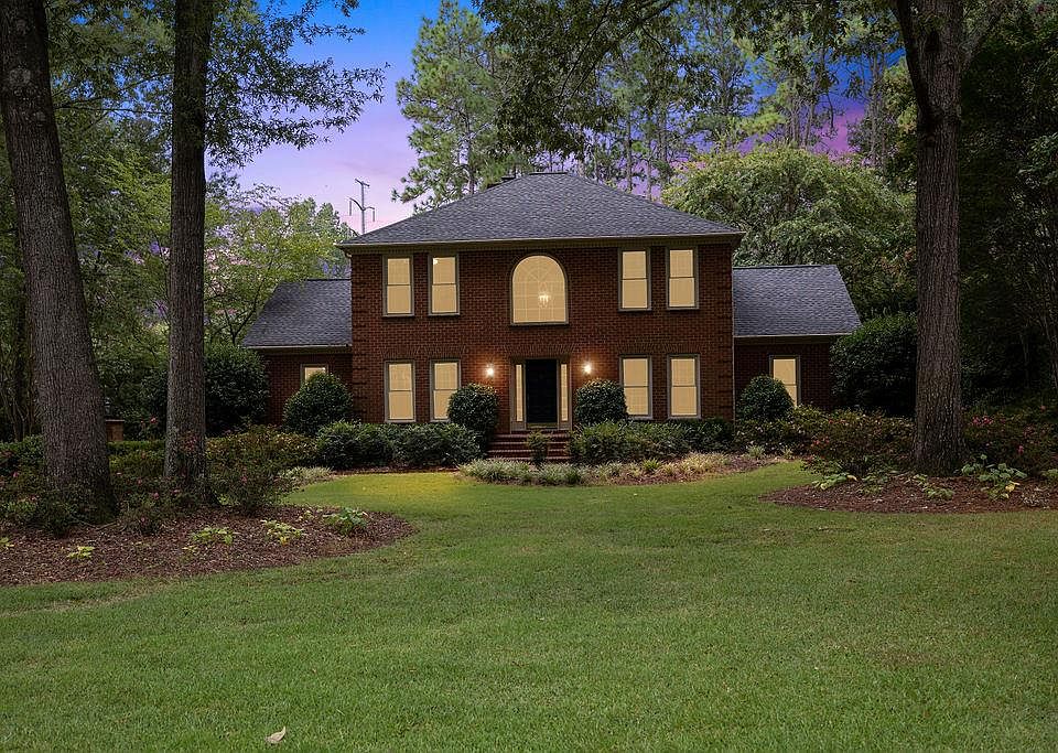 1st image of 107 Saint Andrews Ln