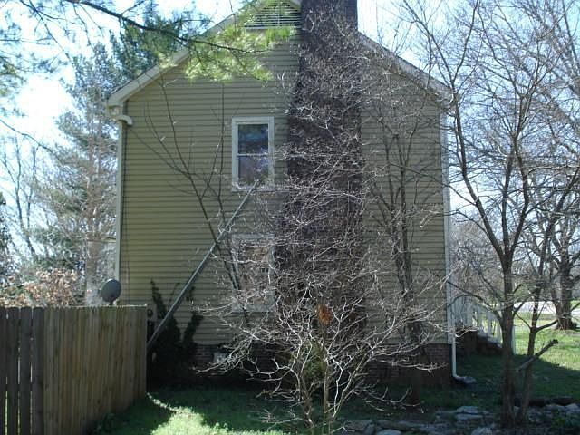 2nd image of 305 Hilltop Dr