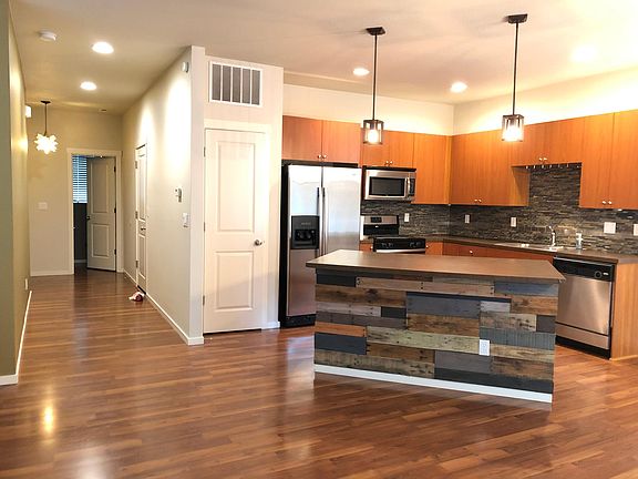 3rd image of 7943 SE Sporri Ln