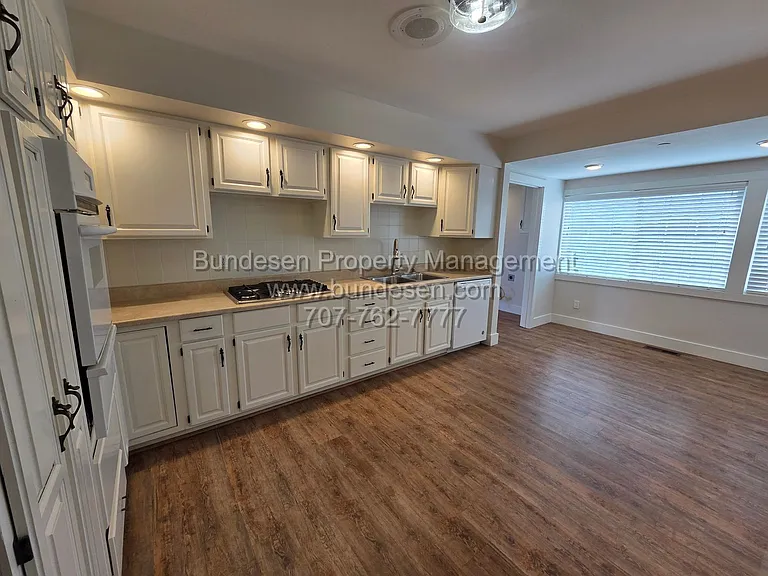 811 Old Adobe Rd — Photo 6