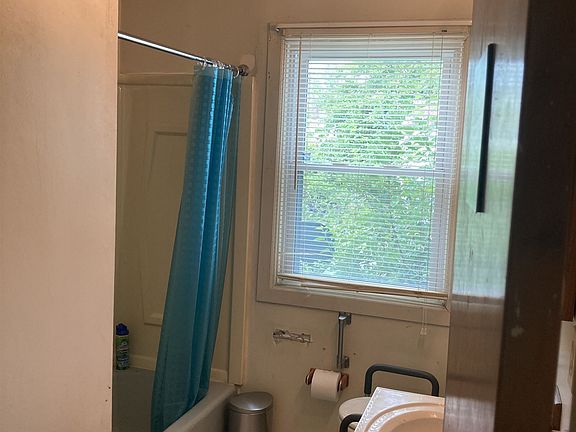 5th image of 247 Walton Ave