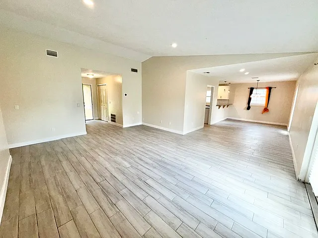 3 bed, 1399 sqft, $2,495 — Photo 2