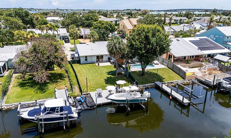 1st image of 1935 Robalo Dr