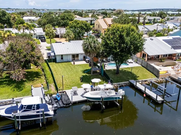 1935 Robalo Dr, Vero Beach, FL 32960