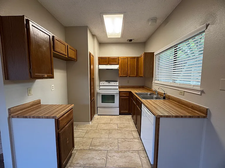 5851 Spring Grn — Photo 3